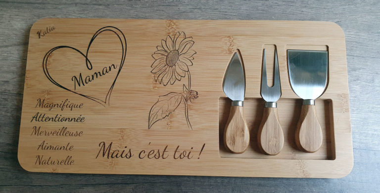 Planche à découper spéciale Fromage avec accessoires de coupe et personnalisée par 3D SAVOIE en gravure laser