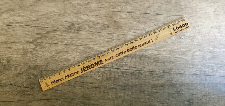 Règle en bois avec gravure laser personnalisée par 3D SAVOIE