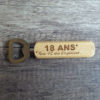 Gravure laser décapsuleur personnalisé avec texte drole pour cadeau anniversaire naissance mariage ou retraite