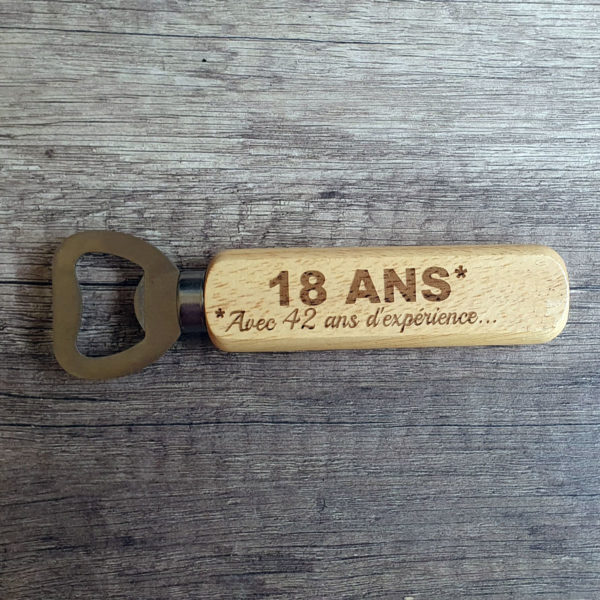 Gravure laser décapsuleur personnalisé avec texte drole pour cadeau anniversaire naissance mariage ou retraite